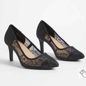 Torrid 8.5WW Lace Almond Toe Pumps Heels